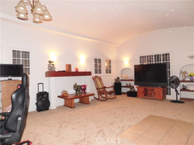 1319 S Downey Road, Los Angeles CA: https://media.crmls.org/medias/38f66368-0c7a-4e2b-8b5b-edea9c004137.jpg