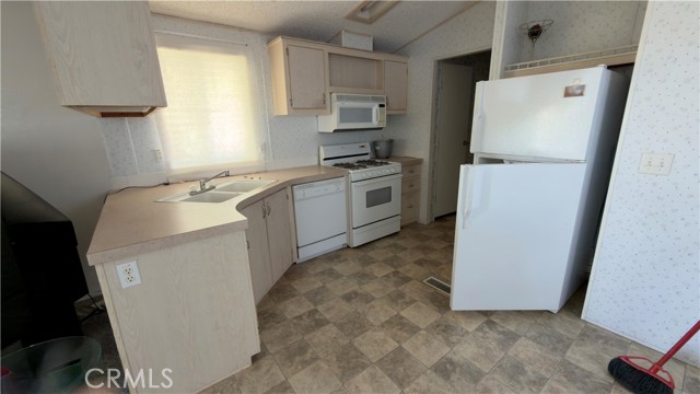 Image 5 of 53 For 18420 Decker