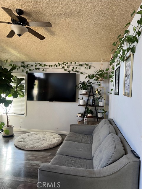 Detail Gallery Image 3 of 8 For 1509 Portrait, Perris,  CA 92571 - 3 Beds | 2 Baths