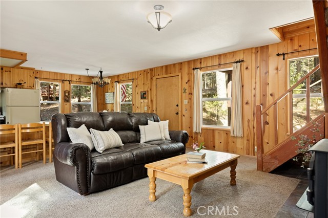 Detail Gallery Image 11 of 34 For 954 Crest Estates, Lake Arrowhead,  CA 92352 - 3 Beds | 2 Baths