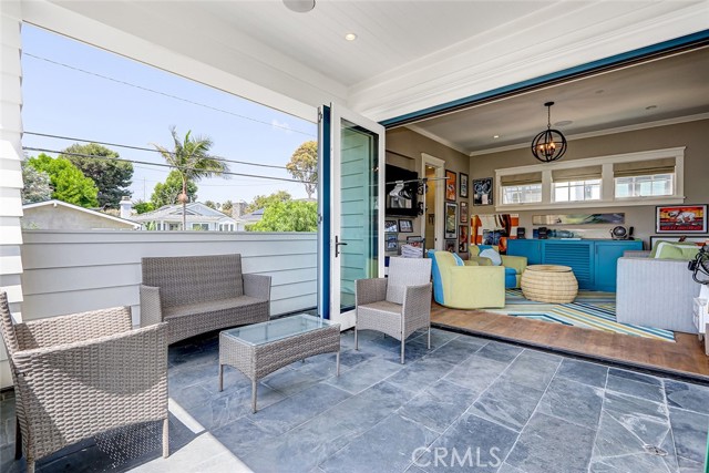 Detail Gallery Image 20 of 35 For 569 33rd, Manhattan Beach,  CA 90266 - 6 Beds | 5/1 Baths