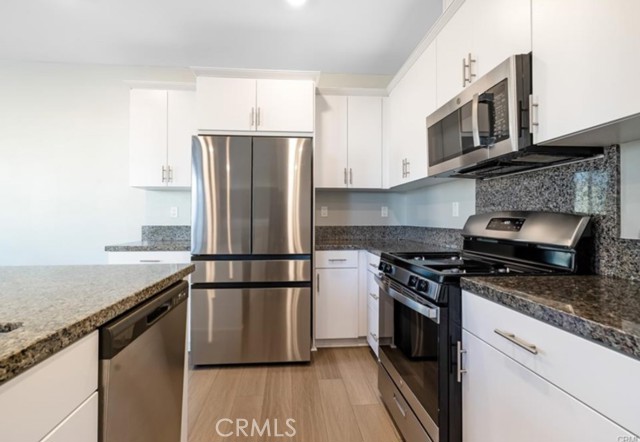 Detail Gallery Image 6 of 7 For 2498 Gunner Ridge, Rialto,  CA 92377 - 3 Beds | 2/1 Baths