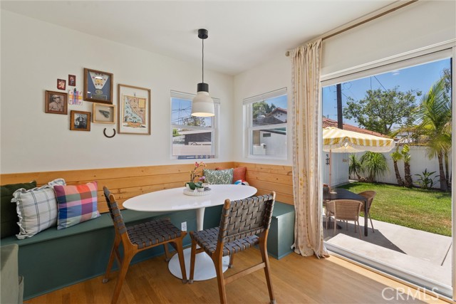 2851 Ladoga Avenue, Long Beach CA: https://media.crmls.org/medias/38fc8943-03fb-4f9d-9c04-8fff486d4468.jpg