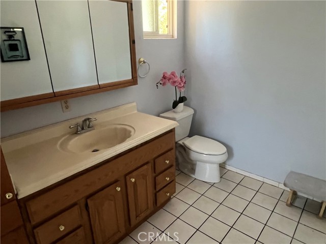 946 W Woodcrest Street, Bloomington CA: https://media.crmls.org/medias/38fde227-58de-4ef5-ab94-81029a286a28.jpg