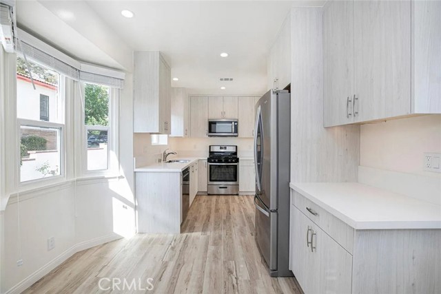 Detail Gallery Image 13 of 56 For 1606 Bel Aire Dr, Glendale,  CA 91201 - 2 Beds | 1 Baths