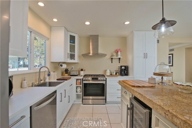 1546 Deodora Street photo 7