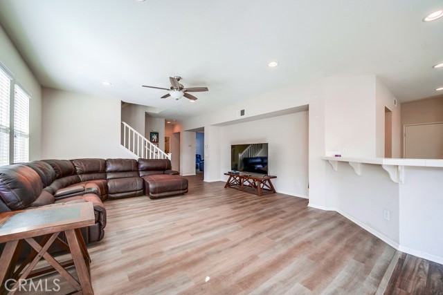 Detail Gallery Image 2 of 34 For 33221 Breighton Wood St, Menifee,  CA 92584 - 5 Beds | 2/1 Baths