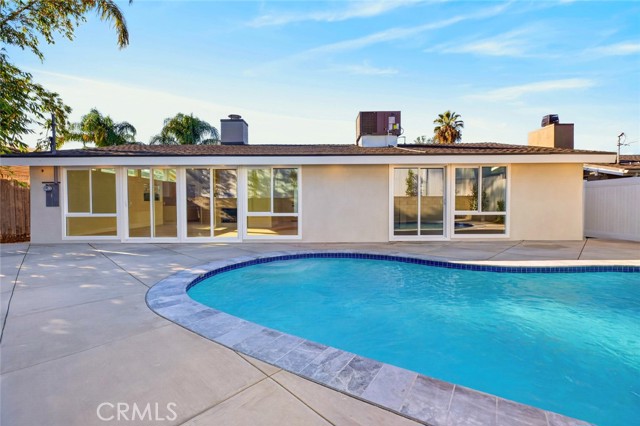 16445 Kingsbury photo 49