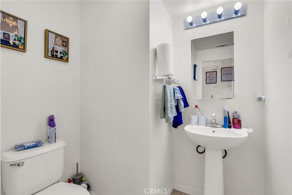 https://media.crmls.org/medias/38ff1138-f59b-4c1b-863e-19e178324964.jpg?preset=X-Large