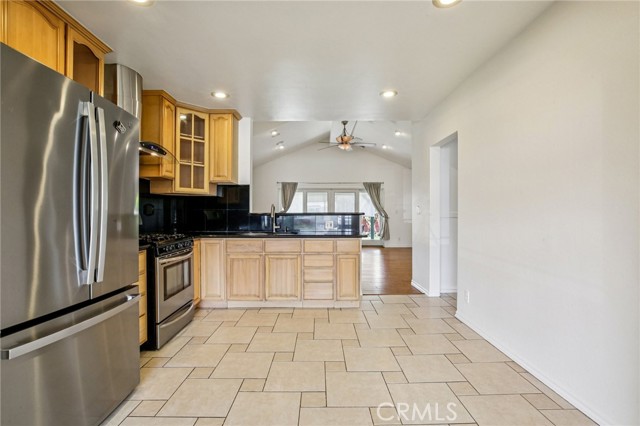 Detail Gallery Image 9 of 28 For 5033 Premiere Ave, Lakewood,  CA 90712 - 3 Beds | 2 Baths