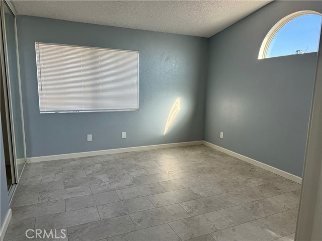 Detail Gallery Image 7 of 22 For 10850 Almond St, Adelanto,  CA 92301 - 3 Beds | 2/1 Baths