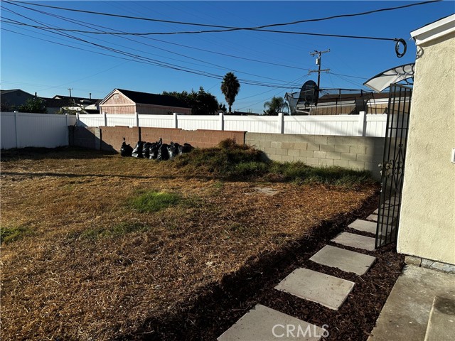 Detail Gallery Image 26 of 28 For 14423 S Keene Ave, Compton,  CA 90220 - 3 Beds | 1 Baths