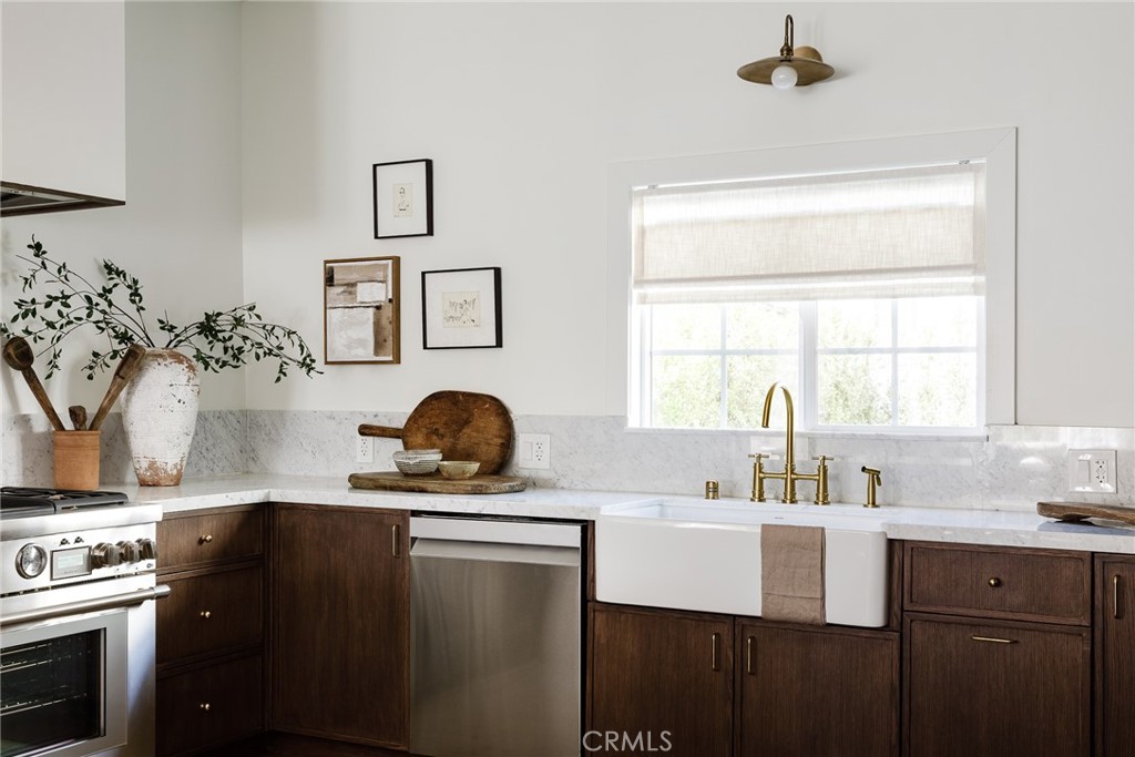 https://media.crmls.org/medias/3900e188-2714-4d0d-8d7b-f3a124a6ce8b.jpg?preset=X-Large