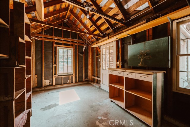 85 S San Rafael Avenue, Pasadena CA: https://media.crmls.org/medias/39011f5c-6bfa-4887-bcce-601ba4b9eb09.jpg