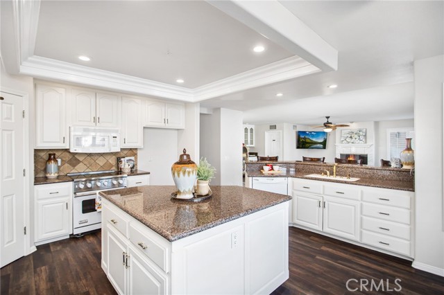 30248 White Wake, Canyon Lake CA: https://media.crmls.org/medias/39023fc5-a622-4957-9284-bdaadb410f44.jpg