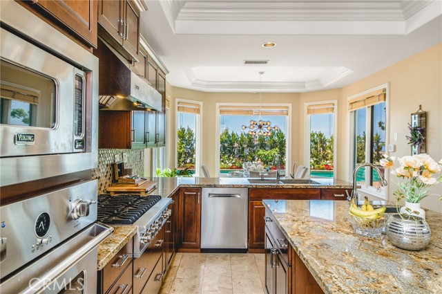 Gourmet kitchen with Granite counters offer a view of the pool. Gourmet kitchen with Granite counters offer a view of the pool.