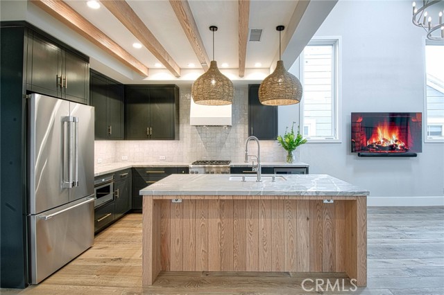 Detail Gallery Image 6 of 18 For 710 Avocado Ave #B,  Corona Del Mar,  CA 92625 - 3 Beds | 3/1 Baths