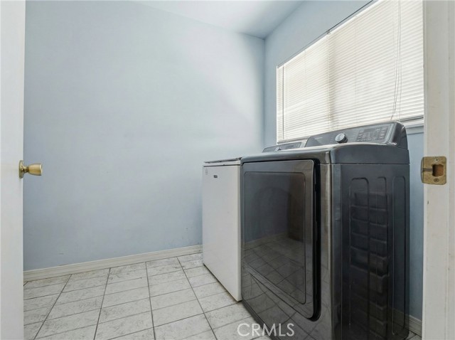 Detail Gallery Image 13 of 25 For 6545 Dos Rios Rd, Downey,  CA 90240 - 5 Beds | 3 Baths