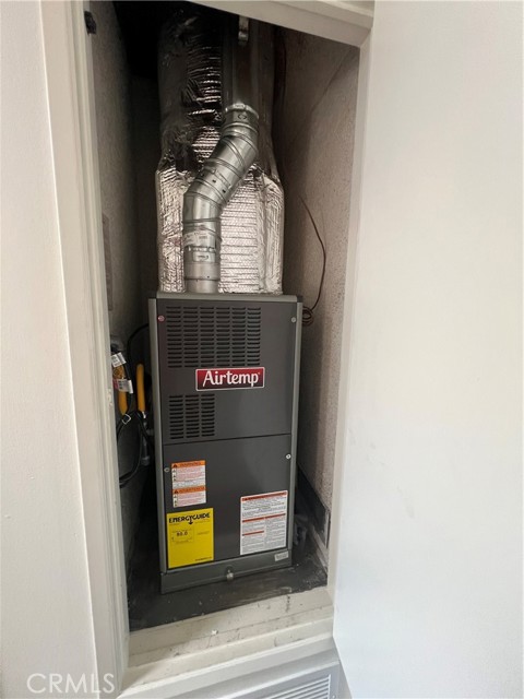 Detail Gallery Image 14 of 19 For 16091 Gold Cir, Huntington Beach,  CA 92647 - 5 Beds | 2 Baths