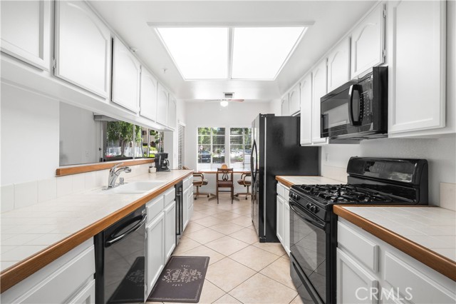 Detail Gallery Image 9 of 59 For 4591 Warner Ave #101,  Huntington Beach,  CA 92649 - 3 Beds | 2 Baths