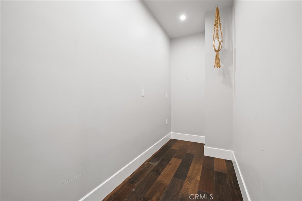 https://media.crmls.org/medias/390560b2-56ba-41b1-9987-20e96be21d55.jpg?preset=X-Large