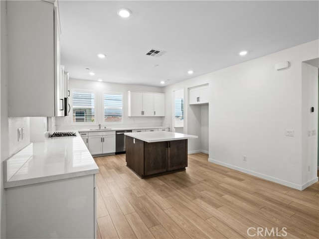 Detail Gallery Image 16 of 41 For 27148 Valley Oak Pl, Valencia,  CA 91381 - 4 Beds | 4 Baths