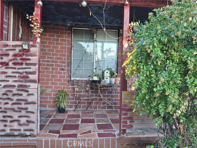 Detail Gallery Image 3 of 16 For 8024 Katherine, Panorama City,  CA 91402 - 2 Beds | 1 Baths