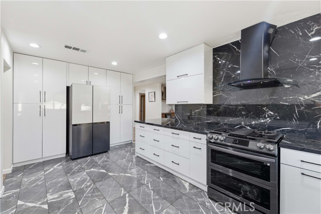 Detail Gallery Image 7 of 19 For 41201 Laidlaw Ln, Palmdale,  CA 93551 - 3 Beds | 2 Baths