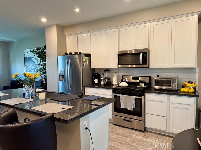 18449 W Calico Lane, Northridge CA: https://media.crmls.org/medias/3907c9cb-5563-4020-b0f2-1b68b388b37b.jpg