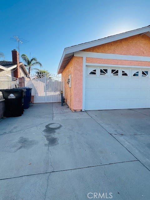 Detail Gallery Image 4 of 31 For 2953 S Desert Forest Ave, Ontario,  CA 91761 - 3 Beds | 2 Baths