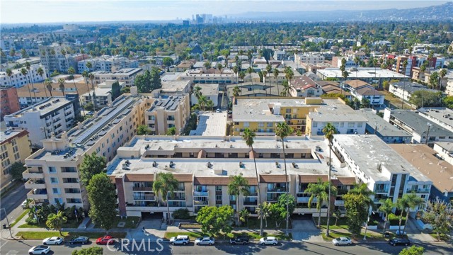 433 S Manhattan, Los Angeles CA: https://media.crmls.org/medias/39080311-904e-4e09-afbd-9cd16da52a24.jpg