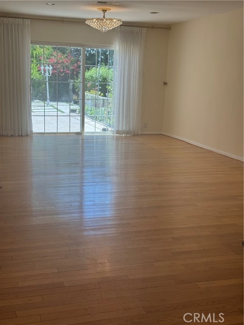 Detail Gallery Image 6 of 69 For 5118 Newcastle Ave, Encino,  CA 91316 - 3 Beds | 2 Baths
