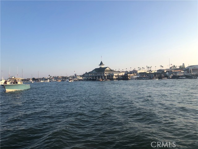 Detail Gallery Image 12 of 18 For 404 S Bay Front, Newport Beach,  CA 92662 - 4 Beds | 2 Baths