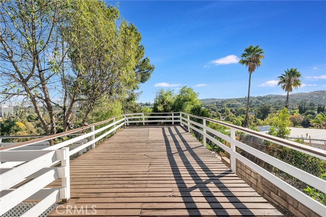 Detail Gallery Image 5 of 10 For 5160 Medina Road, Woodland Hills,  CA 91364 - 3 Beds | 3/1 Baths