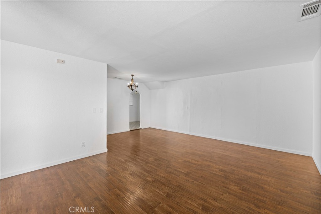 https://media.crmls.org/medias/390a003d-332a-411c-bde2-238dd00a4ccc.jpg?preset=X-Large