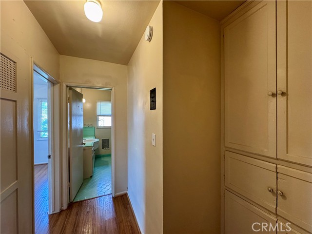 516 E Lomita Avenue, Glendale CA: https://media.crmls.org/medias/390a88ad-edb9-447e-ab7e-95484d2f5243.jpg