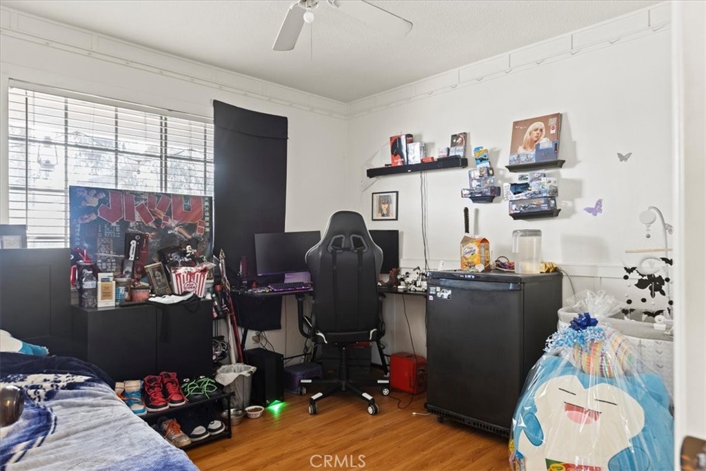 https://media.crmls.org/medias/390ab4eb-9c0c-4b5d-ba28-a19bd15b2efc.jpg?preset=X-Large