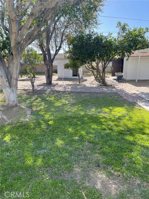 Detail Gallery Image 3 of 12 For 2106 W 9th St, Santa Ana,  CA 92703 - 5 Beds | 3 Baths