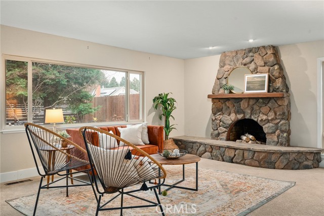 Detail Gallery Image 2 of 64 For 2250 Fern Ave, Chico,  CA 95926 - 4 Beds | 2 Baths