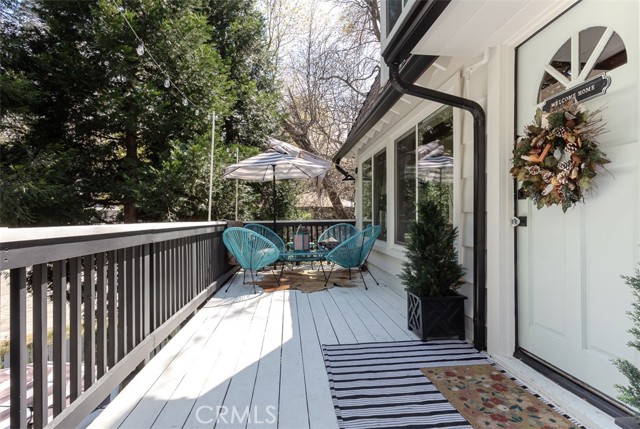 Detail Gallery Image 3 of 33 For 220 Oak Dr., Lake Arrowhead,  CA 92352 - 3 Beds | 2 Baths