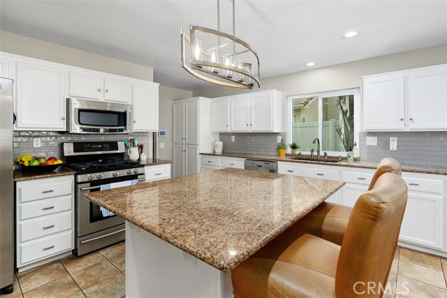 Detail Gallery Image 11 of 34 For 33450 Corte Figueroa, Temecula,  CA 92592 - 5 Beds | 2/1 Baths