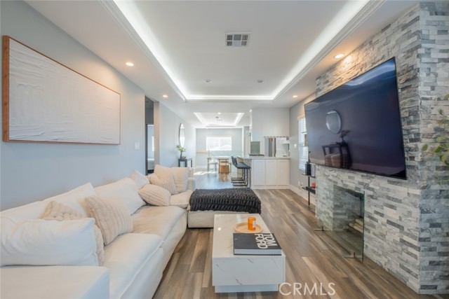 Detail Gallery Image 9 of 38 For 6436 Day St, Tujunga,  CA 91042 - 5 Beds | 4 Baths