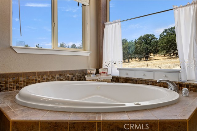 7235 Highland Springs Road, Lakeport CA: https://media.crmls.org/medias/390da4b1-4e46-4f36-b09b-daa6242d136d.jpg