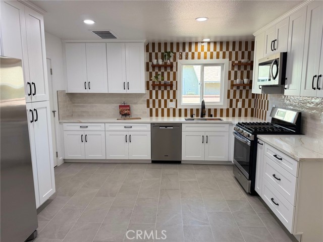 Detail Gallery Image 7 of 30 For 822 W 5th St, Ontario,  CA 91762 - 3 Beds | 2 Baths