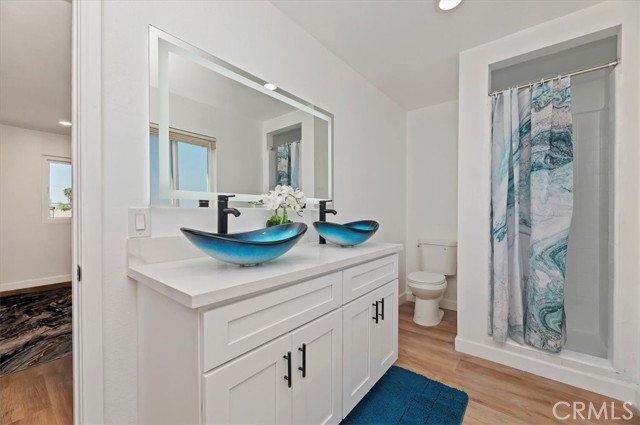 Detail Gallery Image 18 of 26 For 2816 W 84th, Inglewood,  CA 90305 - 4 Beds | 4 Baths