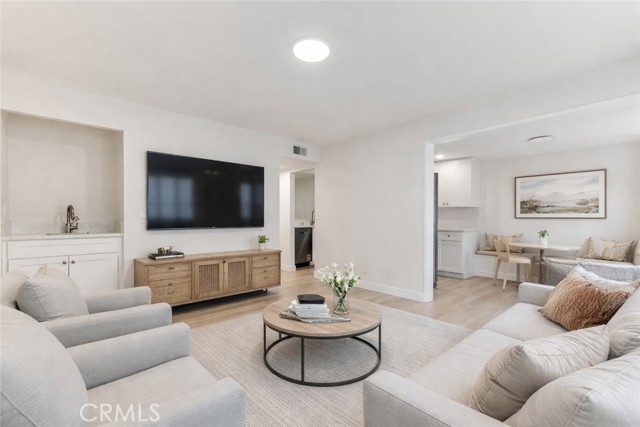 Detail Gallery Image 19 of 41 For 18423 Collins St a,  Tarzana,  CA 91356 - 2 Beds | 1/1 Baths