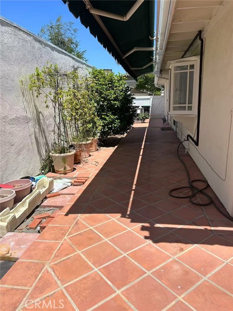 5072 Berean Lane, Irvine CA: https://media.crmls.org/medias/390f2211-01be-4de1-bfe9-a366ab4a8b56.jpg