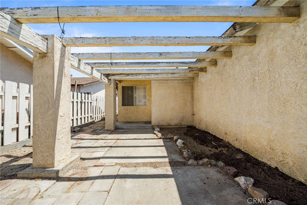 https://media.crmls.org/medias/390fce36-38e1-4df0-b7c7-f3907ebcd927.jpg?preset=X-Large