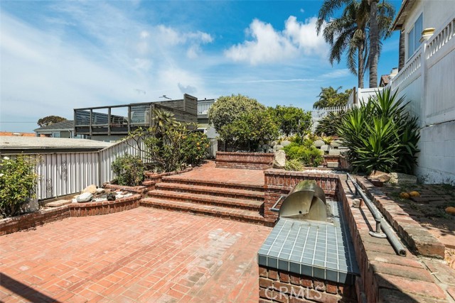 1020 Prospect Avenue, Hermosa Beach, California 90254, 4 Bedrooms Bedrooms, ,1 BathroomBathrooms,Residential,Sold,Prospect,PV22112459