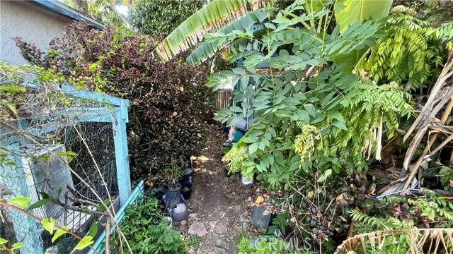 1518 E Luray Street, Long Beach CA: https://media.crmls.org/medias/3910f2bc-5d49-478c-a3b9-a4f87d754149.jpg